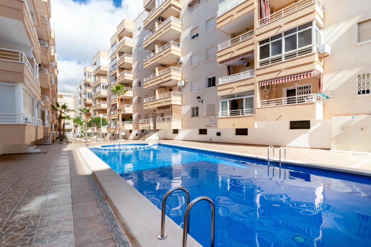 Апартаменты Piso En El Centro Торевьиа Экстерьер фото